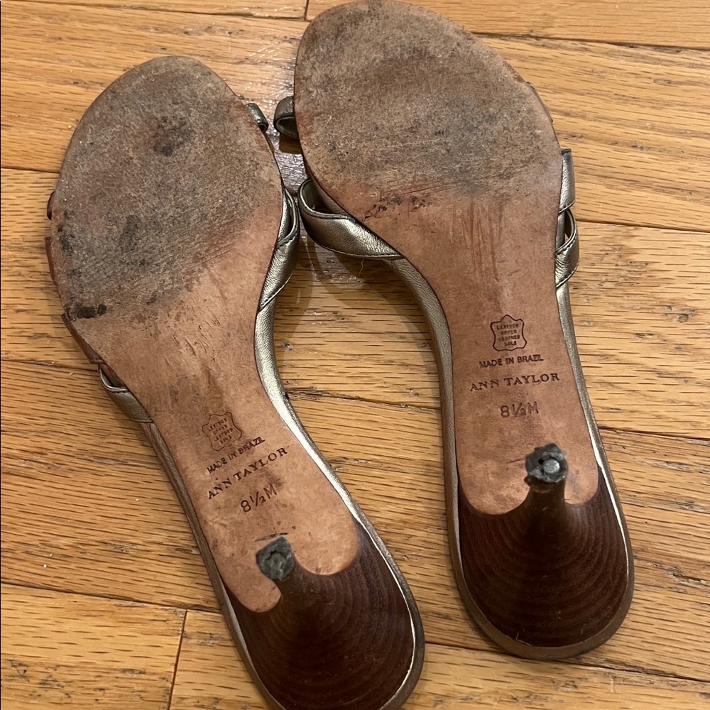 Ann Taylor Metallic Chamoagne / Gold / Silver Low Heeled Sandals -Classy Straps - Picture 7 of 8